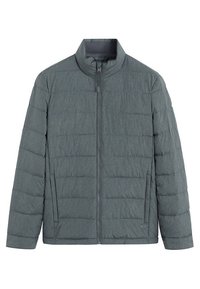 Chaqueta gris acolchada con cuello alzado, cremallera frontal, bolsillos laterales y tejido texturizado. Presenta paneles cosidos para aislamiento.