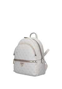 Zaino in tessuto bianco con motivo in rilievo, doppi zip frontali e un accento di logo triangolare. Presenta spallacci imbottiti.