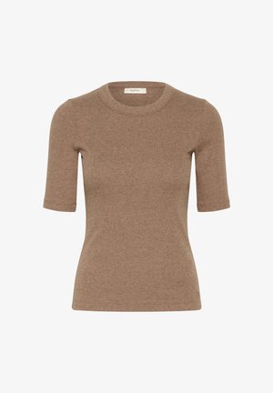 Smeđi rebrasti pleteni kratkodlaki top s okruglim izrezom. Prilagođeni kroj naglašava oblik. Tkanina izgleda mekano s suptilnom teksturom.