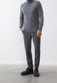 Pier One Strickpullover - mottled dark grey