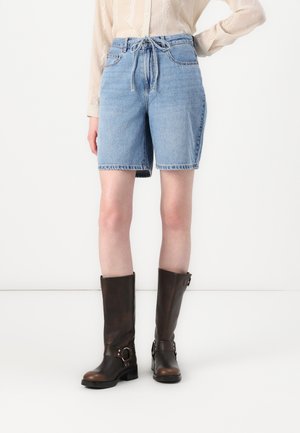 VMVILLA BERMUDA  - Denimové šortky - light blue denim