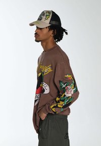 Thumbnail Image 4