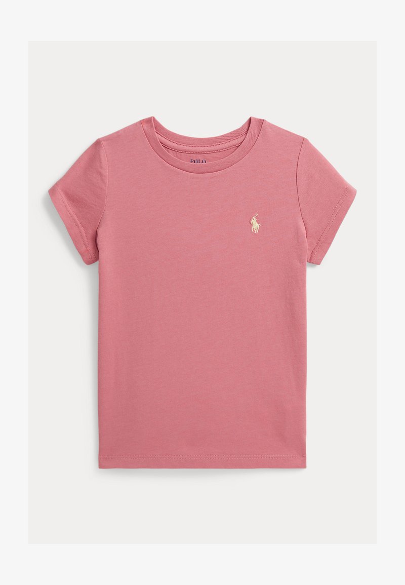 Camiseta rosa de manga corta de algodón con cuello redondo y un pequeño logo bordado en el pecho izquierdo. Textura suave, corte clásico.