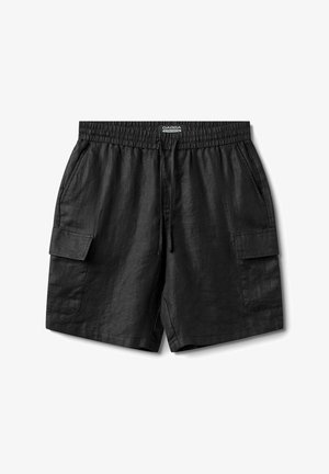Schwarze Leinen-Shorts mit elastischem Bund, vorderem Kordelzug und zwei seitlichen Cargo-Taschen. Glatte Textur, lockere Passform und Oberschenkel-lange Länge.