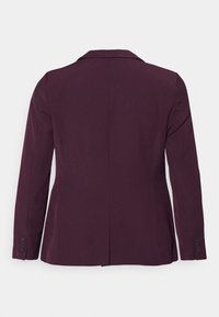 Bordeaux-coloured blazer met een notch lapel, lange mouwen en gebuttonde manchetten. Glad textuur en getailleerde pasvorm, met detail van een achterste split.
