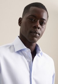 Seidensticker BUSINESS - Camicia elegante - light blue