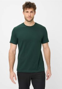 T-shirt verde scuro a maniche corte con colletto tondo, texture liscia e design aderente. Senza motivi o dettagli visibili.