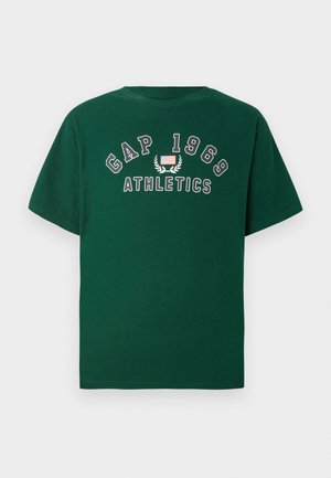 Sötétzöld pamut póló, fehér "GAP 1969" és "ATHLETICS" felirattal, mellékelve egy kis amerikai zászló és babérgrafika. Klasszikus fazon.