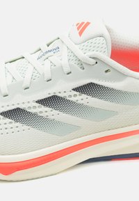 adidas Performance SUPERNOVA RISE - Tenisice za cestovno trčanje - crystal jade/carbon/solar red