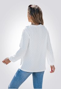 Cupshe FRONT BUTTON - Long sleeved top - white