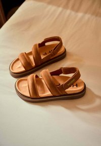 HOFF Sandalias con plataforma - brown