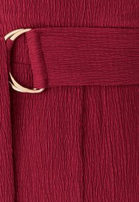 Unselected, burgundy