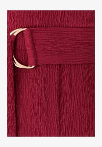 Unselected, burgundy