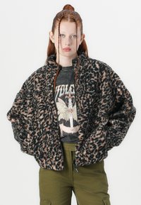 Volcom WYLDING OUT SHERPA - Fleecejas - animal print