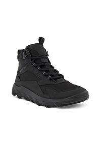 Scarpa da trekking nera a metà altezza con una combinazione di mesh testurizzato e materiali sintetici, suola in gomma resistente e sistema di lacci rinforzato.