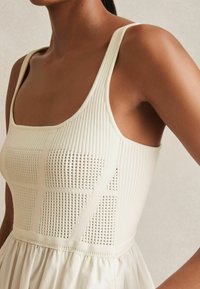 Reiss REGULAR FIT - KORI PERFORATED MIDI  - Jurk - ivory