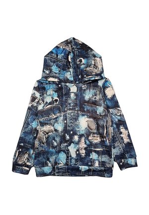 Giacca di denim con cappuccio in blu e nero, caratterizzata da toppe consumate e sfumature. Presenta tasche frontali e una finitura testurizzata.