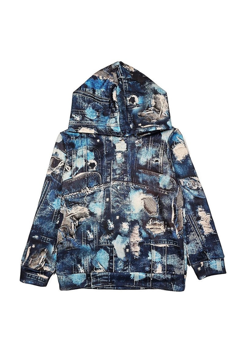Giacca di denim con cappuccio in blu e nero, caratterizzata da toppe consumate e sfumature. Presenta tasche frontali e una finitura testurizzata.