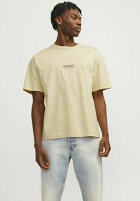 Jack & Jones Camiseta estampada - italian straw
