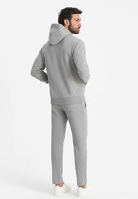 Ombre KANGAROO SET - Chándal - grey