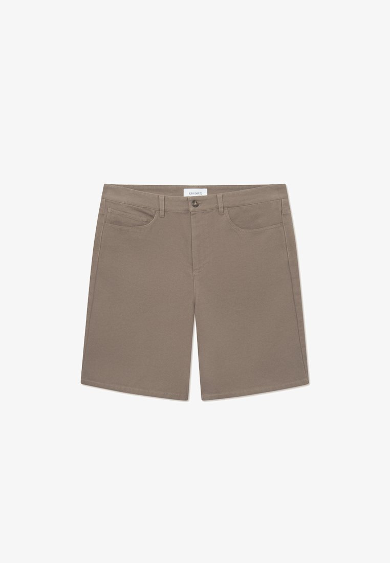 Shorts en kaki en mélange de coton, dotés d'un design classique à cinq poches, fermeture à bouton sur le devant et coupe droite.