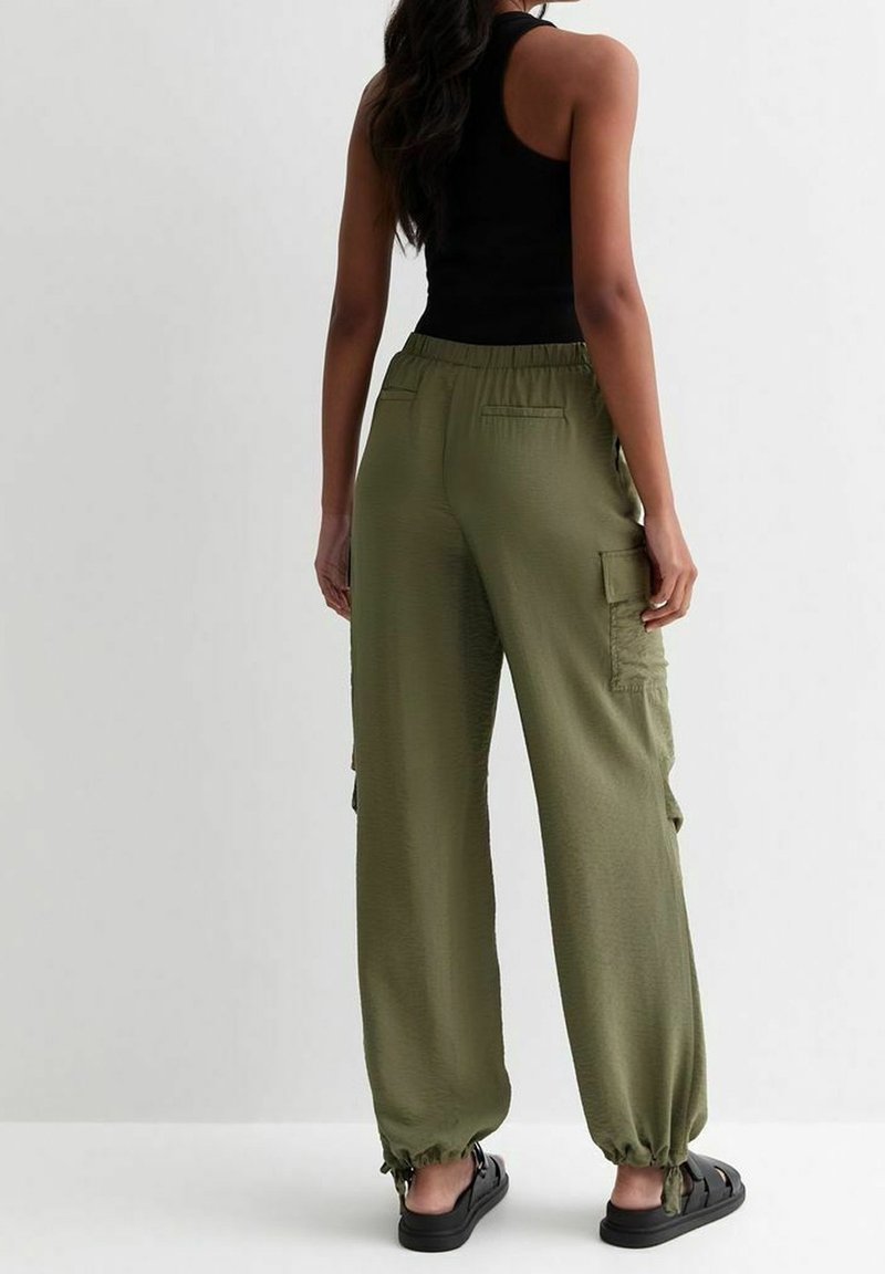 New Look Pantalon cargo khaki/kaki (Seconde main)