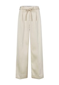 Högmidjade beige vida byxor med ett självbindande bälte och veck vid midjan, visade mot en vit bakgrund.