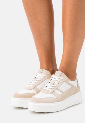 Trainers - sand