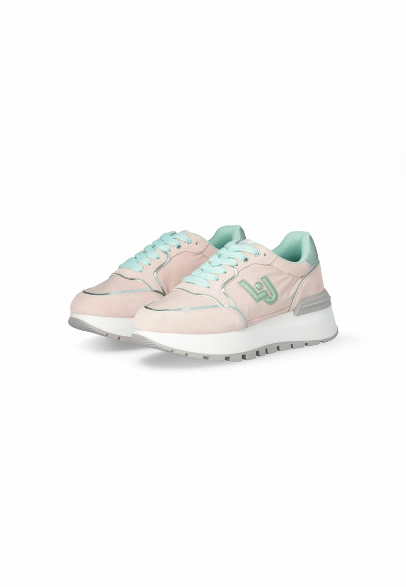 Zapatillas de color rosa claro con detalles en verde menta, de ante texturizado y materiales sintéticos, que cuentan con un cuello acolchado y una suela blanca gruesa.