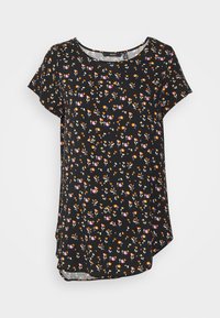 Blusa preta de mangas curtas com um padrão floral em rosa, laranja e branco. Decote redondo e bainha ligeiramente curva para um ajuste descontraído.