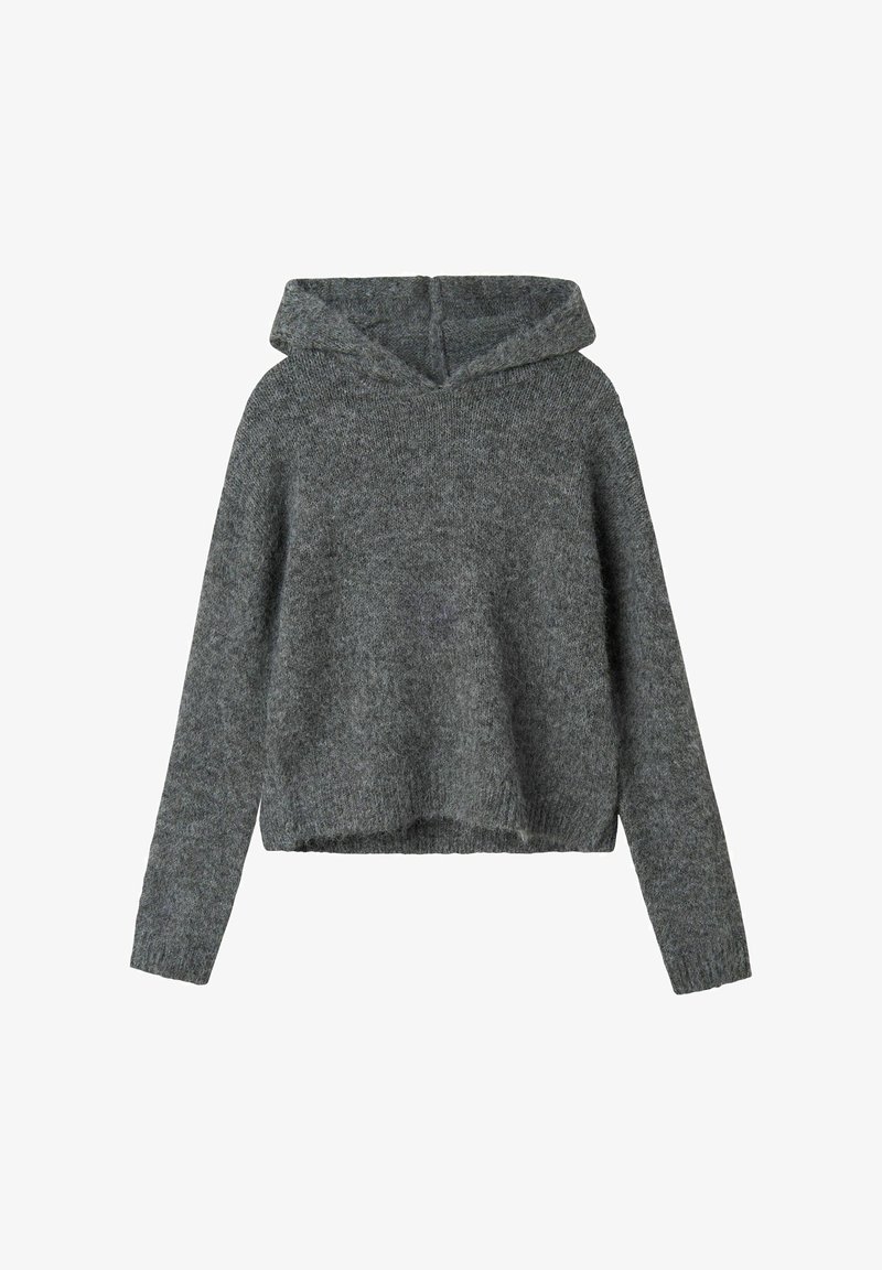 Grauer, gestrickter Kapuzenpullover mit langen Ärmeln aus strukturiertem Stoff und einem leicht gekürzten Saum, auf einem weißen Hintergrund präsentiert.