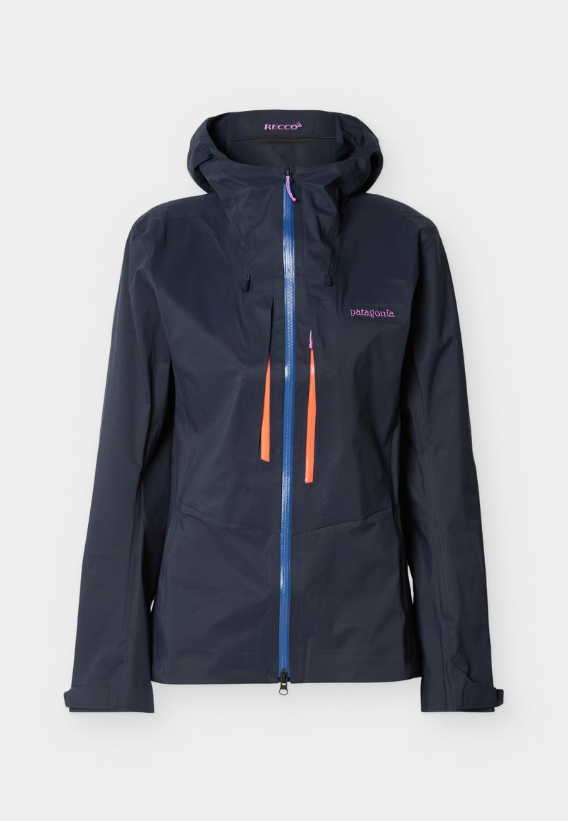 Veste Patagonia bleu marine avec capuche, fermeture éclair avant bleue, deux fermetures éclair verticales orange sur la poitrine, et logos RECCO et Patagonia roses.