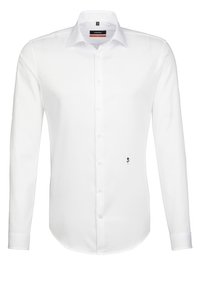 Chemise blanche à manches longues avec un col pointu, devant à boutons, et une petite broderie de rose noire sur le côté gauche près de l'ourlet.