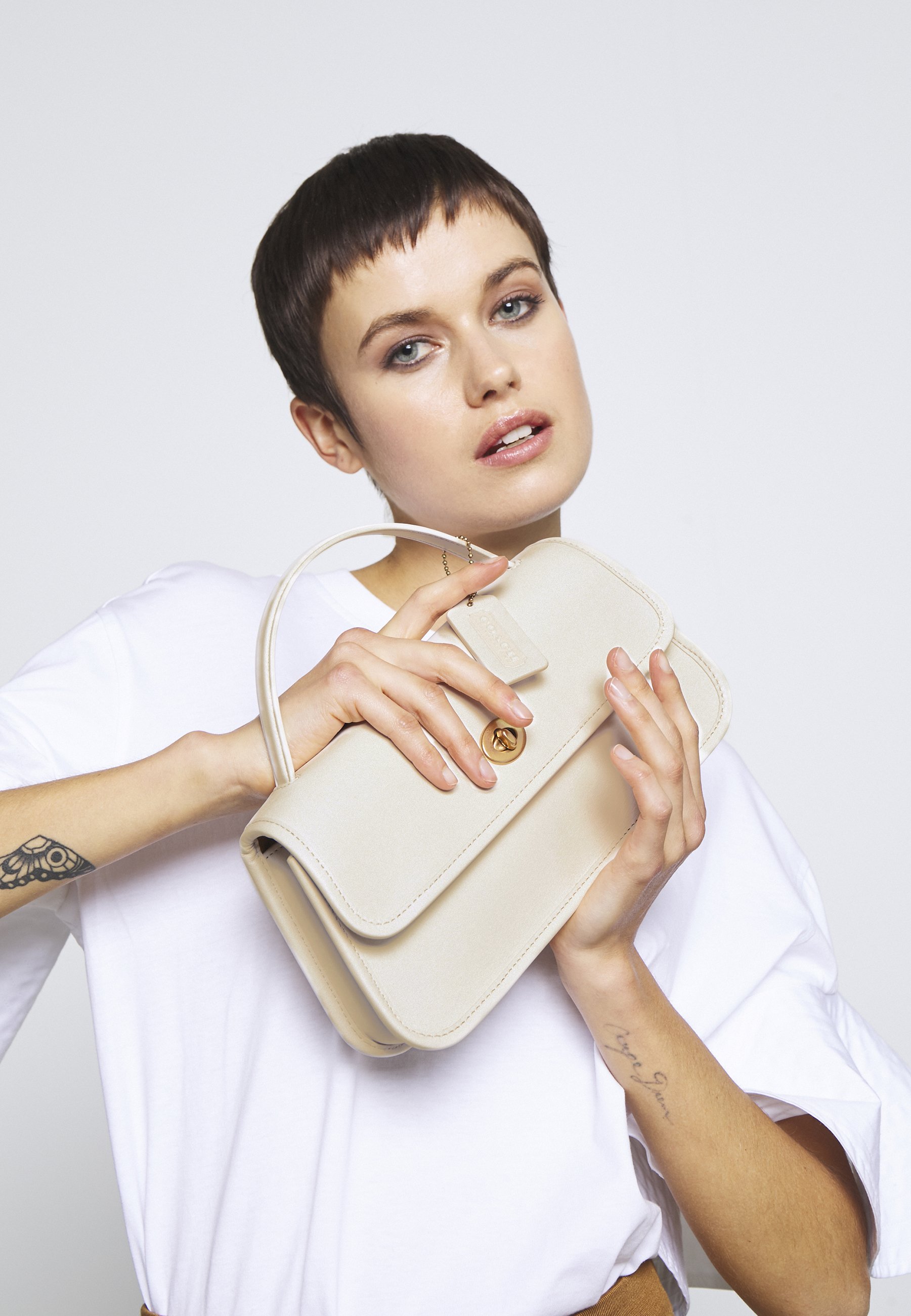 Coach RUNWAY ORIGINALS GLOVETAN TURNLOCK CLUTCH Håndveske Coach RUNWAY ORIGINALS GLOVETAN TURNLOCK CLUTCH Håndveske
