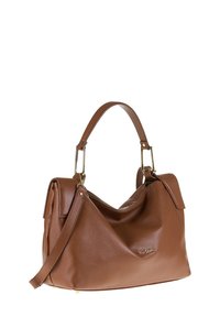 Sac à main en cuir marron texturé avec une anse supérieure, une bandoulière amovible et des éléments en métal doré, présenté sur un fond blanc.
