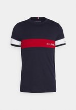 Tommy Hilfiger COLORBLOCK PLACEMENT TEE - T-shirt imprimé - desert sky ...