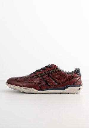 Sneakers - dark red