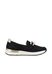 Scarpa nera slip-on con un accento dorato sul tallone, caratterizzata da un dettaglio decorativo a catena nella parte anteriore e una tomaia in tessuto testurizzato.