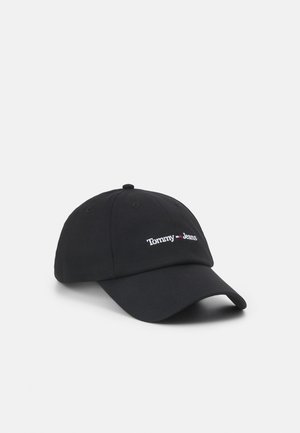 Casquette de baseball noire avec visière incurvée et logo "Tommy Jeans" brodé en blanc et rouge au centre devant.