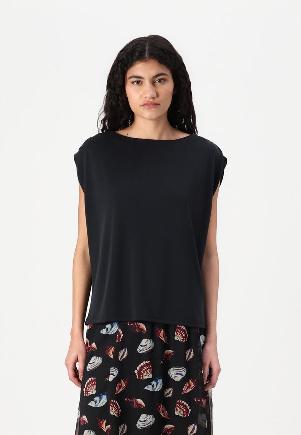 VMELA - Basic T-shirt