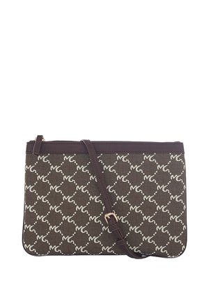 Borsa a tracolla marrone con motivo e design del logo beige, realizzata in materiale durevole, dotata di una singola tracolla regolabile e chiusura con zip.