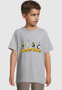 Gray cotton t-shirt featuring printed Looney Tunes characters: Marvin the Martian, Bugs Bunny, Daffy Duck, Sylvester, with yellow text.