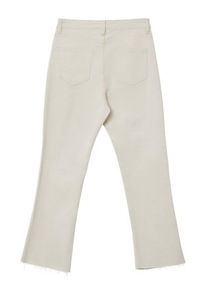 Jeans in denim beige a zampa con orlo grezzo, due tasche posteriori e vita media. Tessuto liscio e design casual.