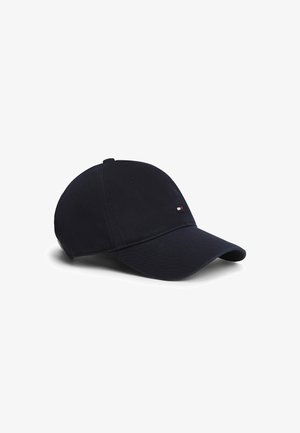 Sort baseballkasket med krøjet skygge, med et lille rektangulært rød, hvid og blå logo på frontens venstre side.
