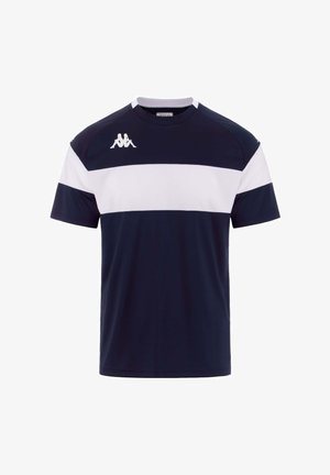 T-shirt blu navy con strisce orizzontali bianche, colletto rotondo, maniche corte e un logo sul lato sinistro del petto. Realizzato in tessuto traspirante.