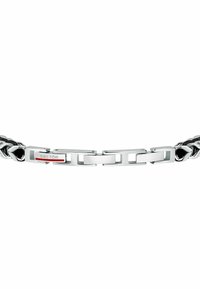 Bracciale a catena realizzato in acciaio inossidabile lucidato e gomma, caratterizzato da maglie rettangolari, un logo rosso e bianco e un design elegante.