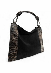 Sac en suède noir avec des accents en imprimé léopard sur les côtés et une anse nouée, présentant une texture douce et un design décontracté.