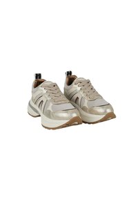 Metalen beige sneakers met mesh- en gladde texturen, voorzien van beige accenten, ronde veters en een dikke witte zool met een bruin profiel.