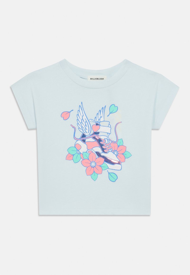Ανοιχτό γαλάζιο κοντομάνικο μπλουζάκι με γραφικό σχέδιο ενός αθλητικού παπουτσιού με φτερά, περιτριγυρισμένο από λουλούδια σε ροζ και τιρκουάζ. Μαλακό βαμβακερό υλικό.