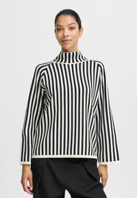 Ribaga turtlenecki särk must-valge, millel on vaba lõige, pikad varrukad ja soonikkoes krae ning hem.